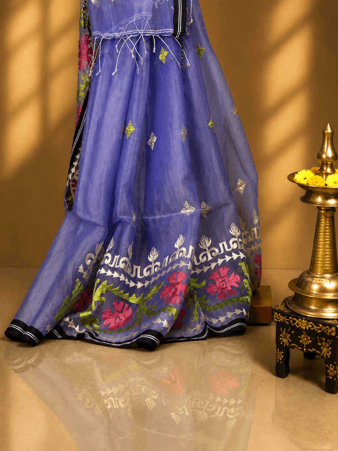 Muslin Silk Jamdani Floral Weave Saree alternate view